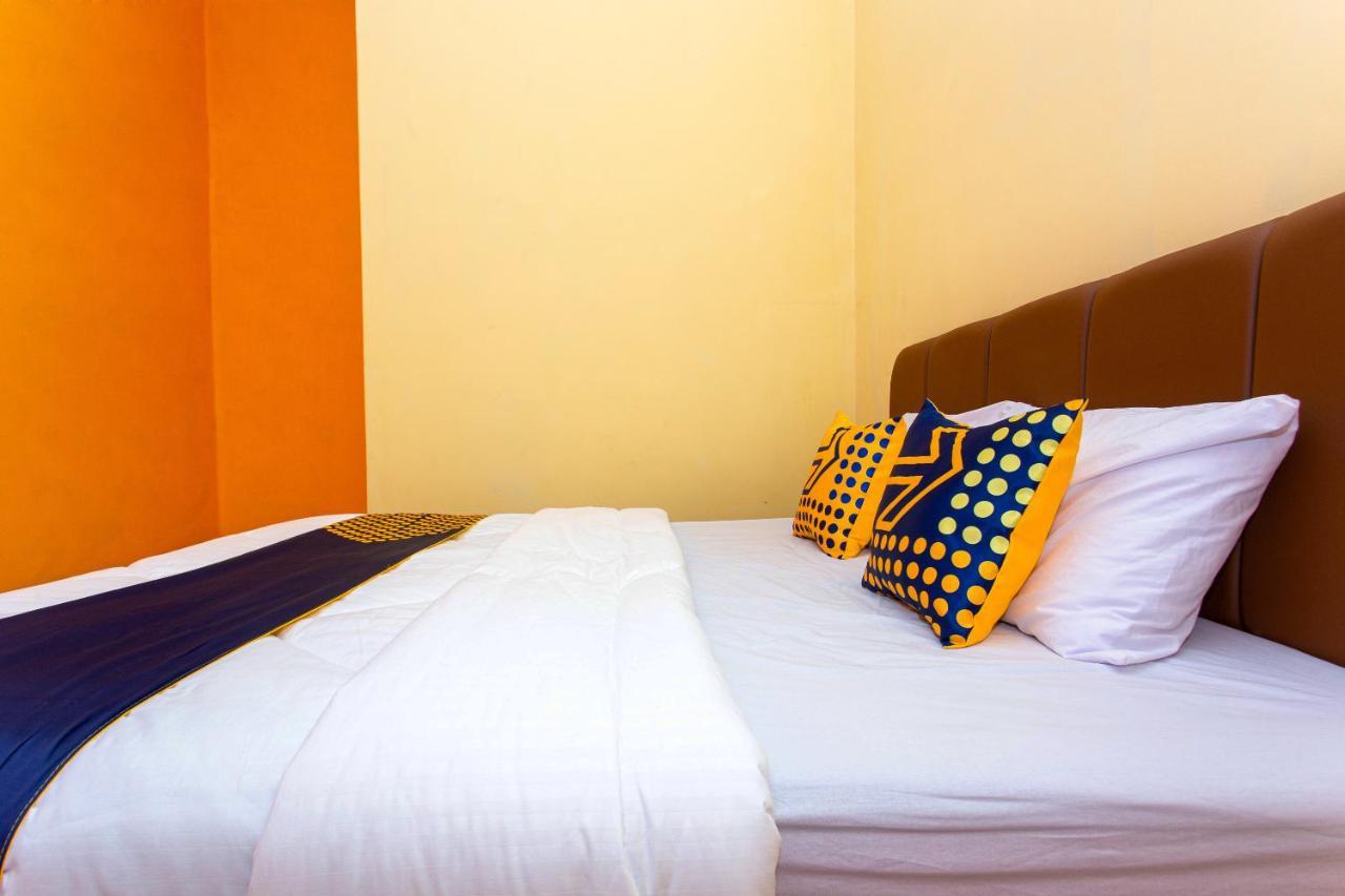 Spot On 2697 Homy House Hotel 2*
