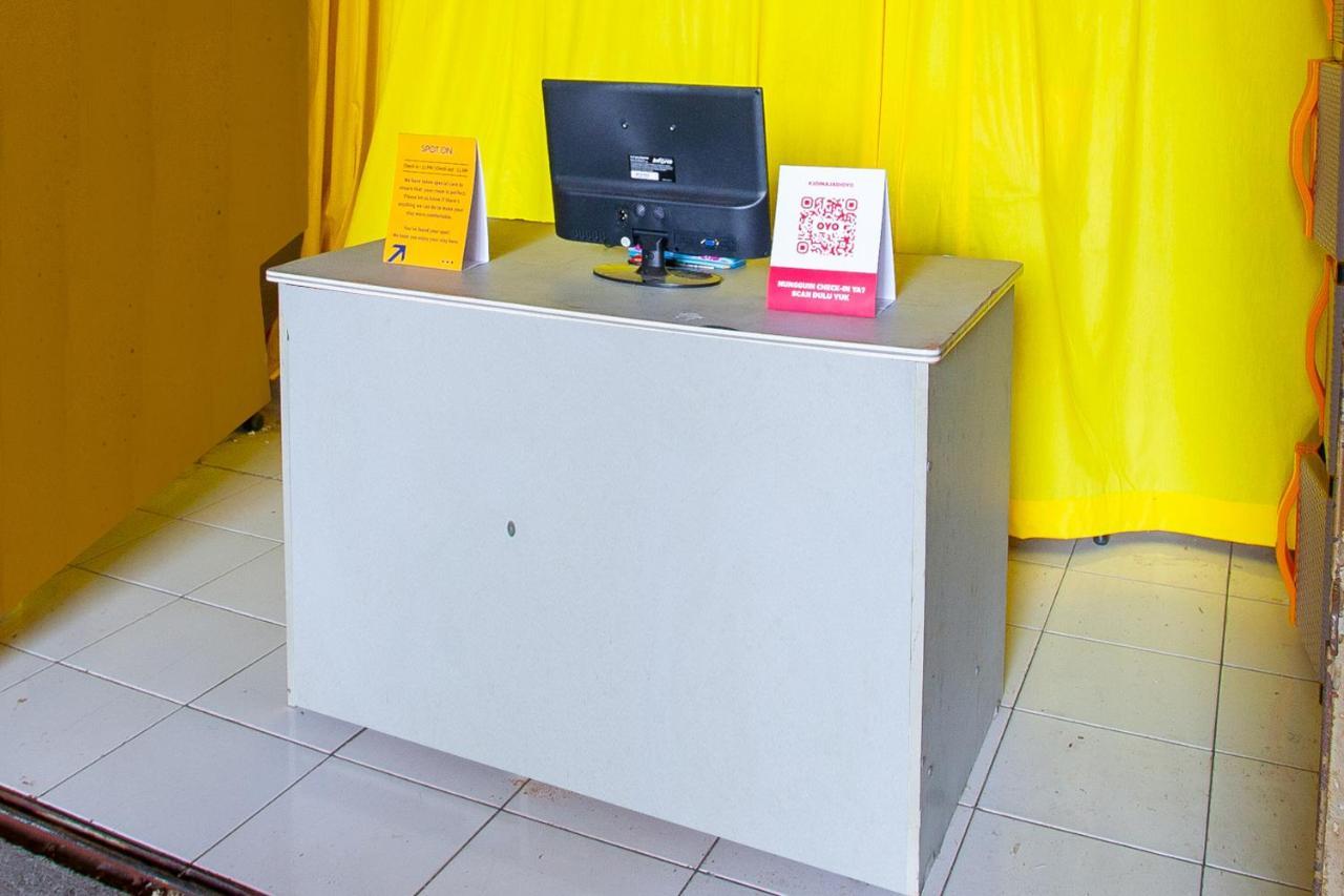 Spot On 2697 Homy House Hotel Semarang